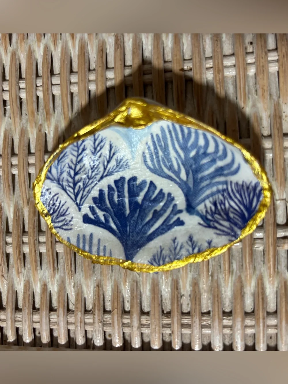 decoupaged Sea shell jewelry holder: blue and white